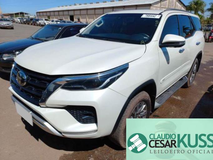 TOYOTA HILUX SW4 21/22 TOYOTA HILUX SW4 21/22