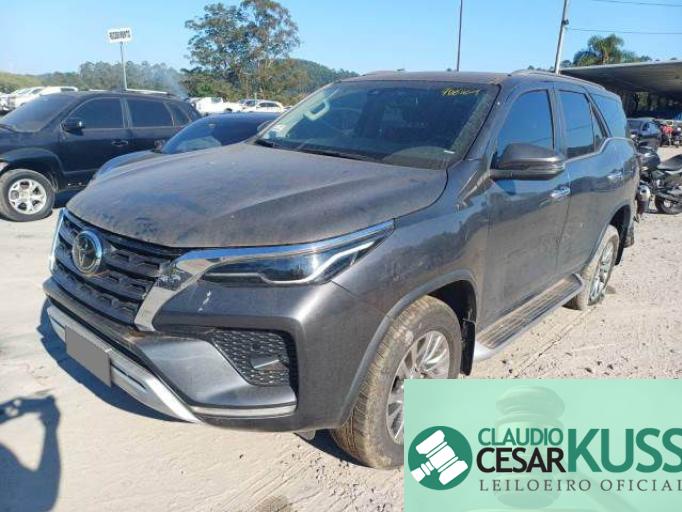 TOYOTA HILUX SW4 21/21 TOYOTA HILUX SW4 21/21